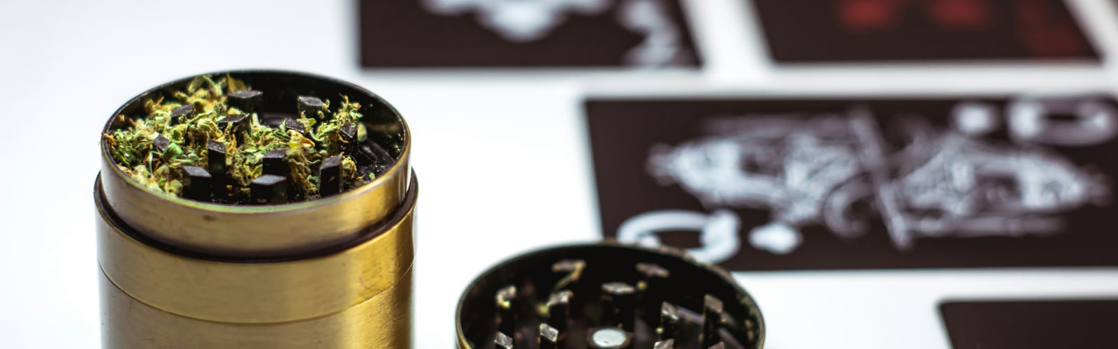 cannabis-grinder-vergleich-material-zahnung-kammern